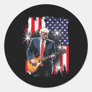 Präsident Trump spielt Gitarre mit der US-Flagge C Runder Aufkleber