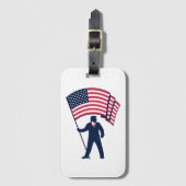 Präsident Trump trägt die Flagge der USA Gepäckanhänger (Vorderseite Vertikal)