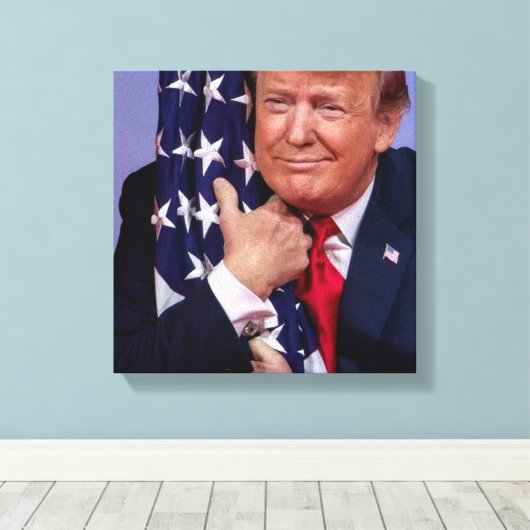 Präsident Trump umarmt die amerikanische Flagge Leinwanddruck (Insitu (Holzboden))
