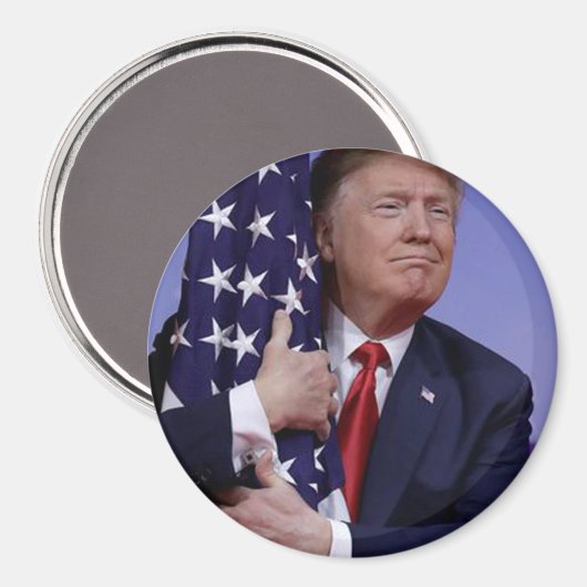 Präsident Trump umarmt die amerikanische Flagge Magnet (Vorderseite/Rückseite)