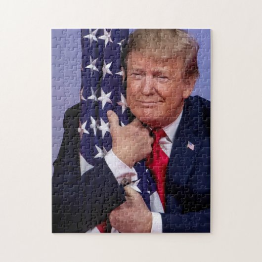 Präsident Trump umarmt die amerikanische Flagge Puzzle (Vertikal)