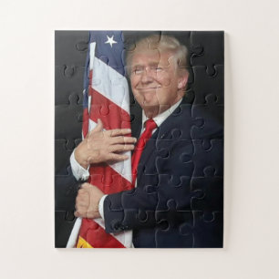 Präsident Trump umarmt die amerikanische Flagge Puzzle