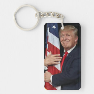 Präsident Trump umarmt die amerikanische Flagge Schlüsselanhänger