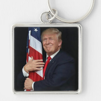 Präsident Trump umarmt die amerikanische Flagge Schlüsselanhänger