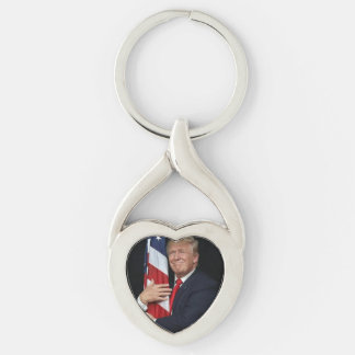 Präsident Trump umarmt die amerikanische Flagge Schlüsselanhänger