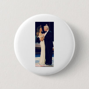 Präsident Trump und Melania beim Tanzen Button