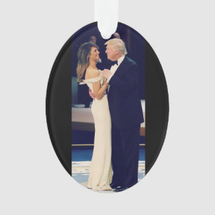 Präsident Trump und Melania tanzen Ornament