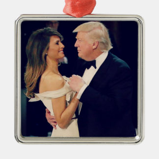 Präsident Trump und Melania tanzen Ornament Aus Metall