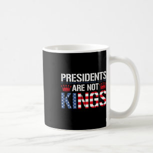 Präsidenten geben kein Geschenk gegen Trump als De Kaffeetasse