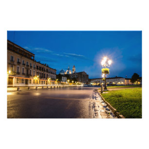 Prato della Valle am Abend in Padova, Italien Fotodruck