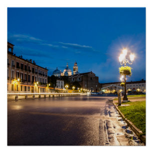 Prato della Valle am Abend in Padova, Italien Poster
