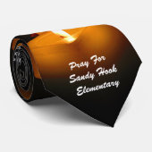 PRAY FÜR SANDY HOOK ELEMENTARY KRAWATTE (Gerollt)