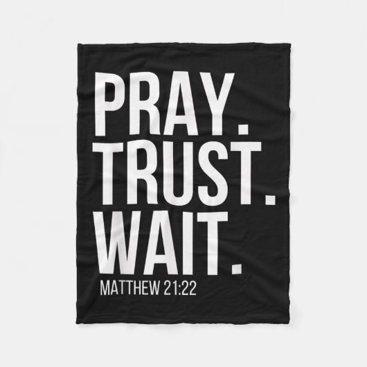 Pray. Trust. Wait. Christian Religious Verse Matth Fleecedecke (Vorderseite)