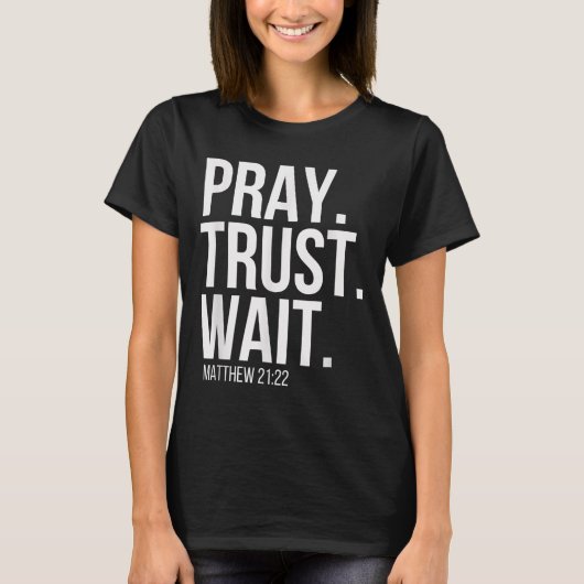 Pray. Trust. Wait. Christian Religious Verse Matth T-Shirt (Vorderseite)