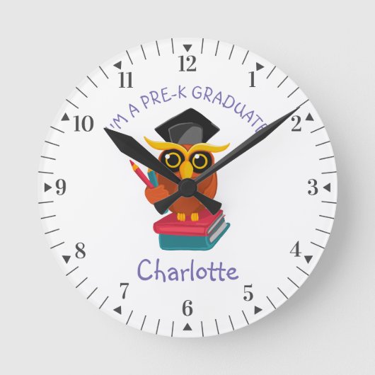 Pre K Graduate Kindergarten Girls Owl Grad Custom Runde Wanduhr (Vorderseite)