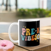 Pre-K Vibes Groovy Design Tasse