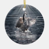 Preening, Flapping Wild Canada Goose Design Keramikornament (Vorne)