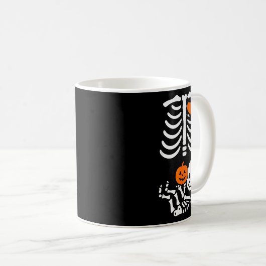 Pregnant Skeleton Baby Bump Funny Halloween Tee Kaffeetasse (VorderseiteRechts)