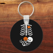 Pregnant Skeleton Baby Bump Funny Halloween Tee Schlüsselanhänger (Vorderseite)