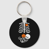 Pregnant Skeleton Baby Bump Funny Halloween Tee  Schlüsselanhänger (Vorderseite)