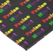 Preisen Sie ihn (Regenbogenfarben) Tischdecke (Schrägansicht)
