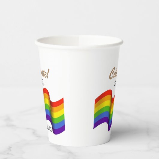 Preisgekrönter Papierbecher (Links)