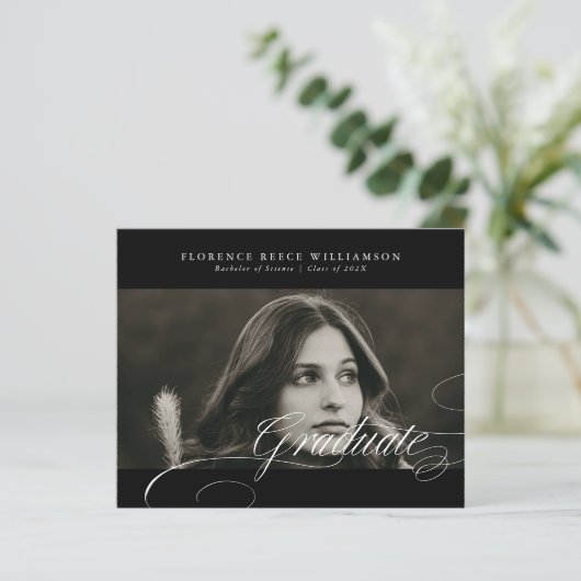 Premium Black Calligraphy Foto Uni-Abschluss (Stehend Vorderseite)