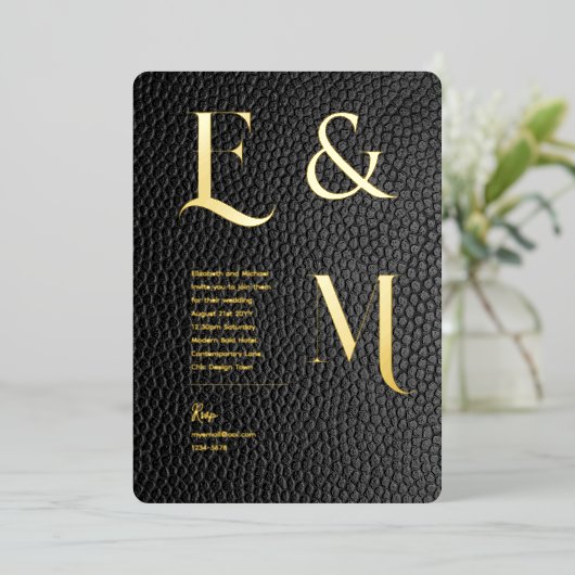Premium Black Gold Monogram Foto Leaaalook Folieneinladung (Stehend vorne)