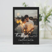 Premium Black Modern Typografy Dankeskarte (Stehend Vorderseite)