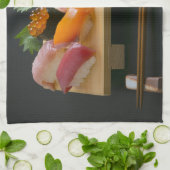 Premium Sushi on Traditional Board Geschirrtuch (Gefaltet)
