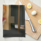 Premium Sushi on Traditional Board Geschirrtuch (Viertel Falte)