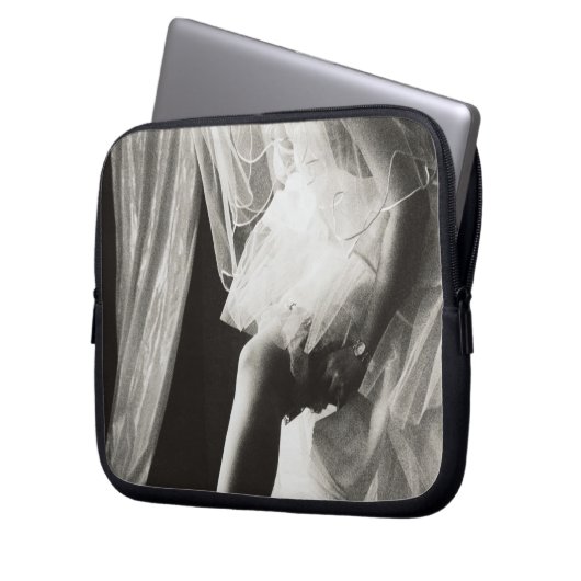 <Preparing> durch Kim Koza Laptopschutzhülle (Vorderseite Links)