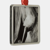 <Preparing> durch Kim Koza Silbernes Ornament (Rechts)
