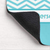Preppy Aqua Blue und White Chevrons mit Namen Mousepad (Ecke)