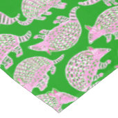 Preppy Armadillos Pink Green Tischdecke (Schrägansicht)