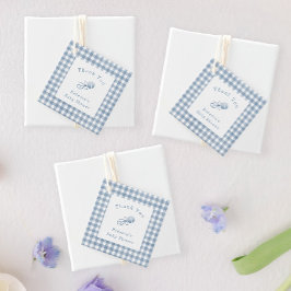 Preppy Baby Boy Blue Gingham mit Rattle Danke Geschenkanhänger