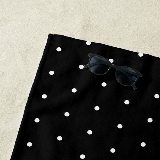 Preppy Black and White Tiny Polka Dots Muster Strandtuch (Beispiel)