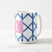 Preppy Blue Trellis Bamboo Muster Monogram Kaffeetasse (VorderseiteRechts)