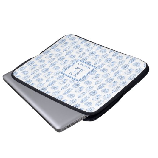 Preppy Blue und White Ginger Jar Print Monogram Laptopschutzhülle (Vorne Knopf)