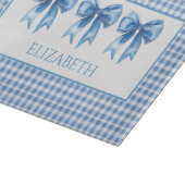 Preppy Blue und White Gingham und Bow Schneidebrett (Ecke)