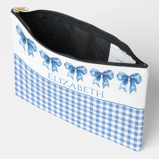 Preppy Blue und White Gingham und Bow Zubehörtasche (Offen)