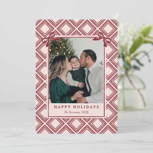 Preppy Burgundy Diamond Pattern Holiday Card (Stehend Vorderseite)