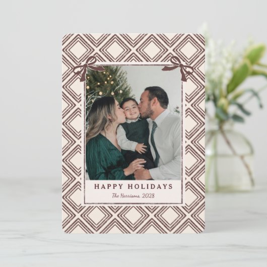 Preppy Chocolate Diamond Pattern Holiday Card (Stehend Vorderseite)