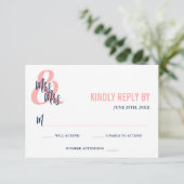 Preppy Coral & Navy Mrs & Mrs. Wedding RSVP Karte (Stehend Vorderseite)