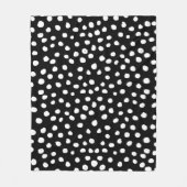Preppy Dots Moderne Schwarz-weiße Druckpunkte Fleecedecke (Vorderseite)