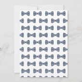 Preppy Gingham Bow Krawatte Baby Boy Shower Einlad Einladung (Rückseite)