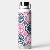 Preppy Golf Damask – Balls & Clubs in Pink Navy Trinkflasche (Rückseite)