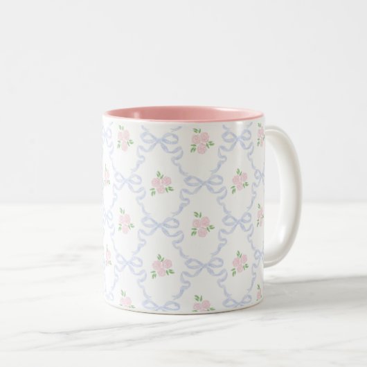 Preppy Grandmillennial Coquette Preppy Floral Zweifarbige Tasse (VorderseiteRechts)