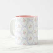 Preppy Grandmillennial Coquette Preppy Floral Zweifarbige Tasse (Vorderseite Links)