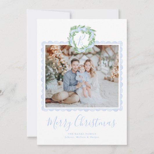 Preppy Grandmillennial Wreath Monogram Feiertagskarte (Vorderseite)